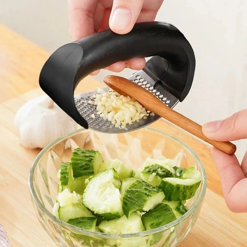 Stainless Steel Garlic Press Rocker: Rust Proof Manual Garlic Mincer & Crusher with Ergonomic Handle