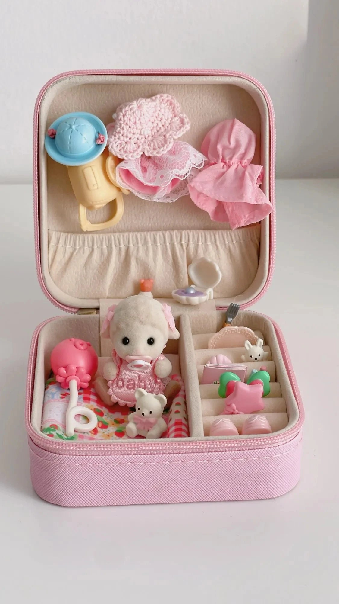 Mini Travel Jewelry Box, PU Leather Portable Jewelry Organizer Case for Rings, Earrings, and Necklaces